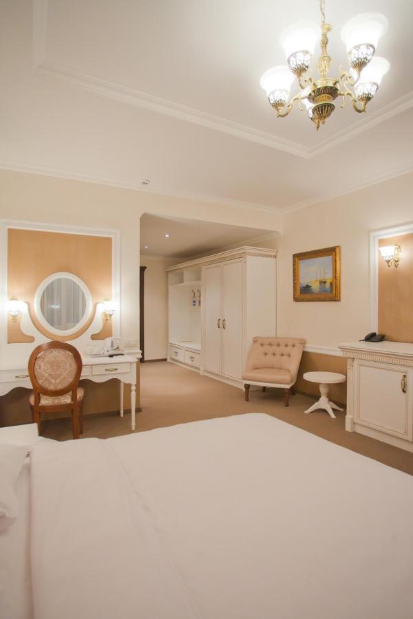 Orly Park-Hotel Kyiv Exterior foto