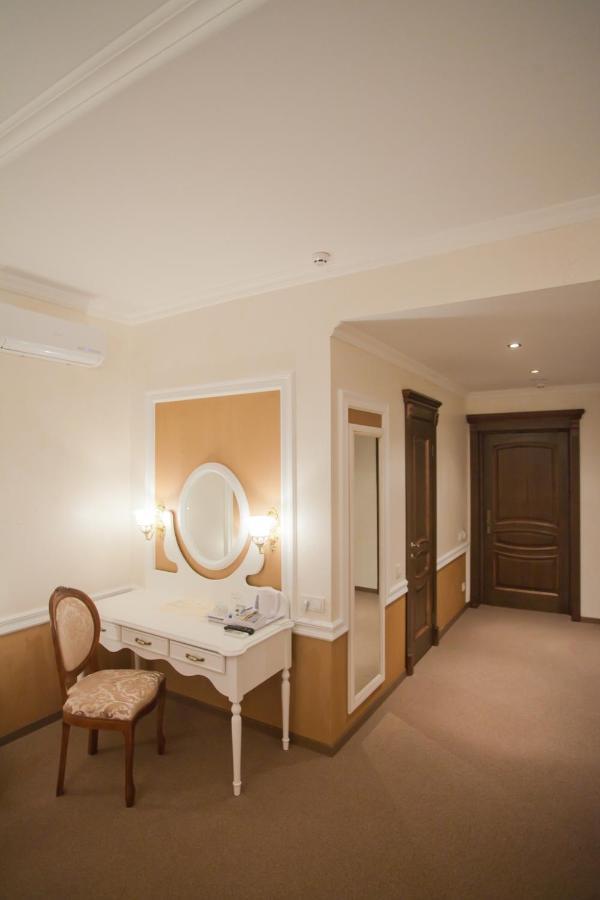 Orly Park-Hotel Kyiv Exterior foto